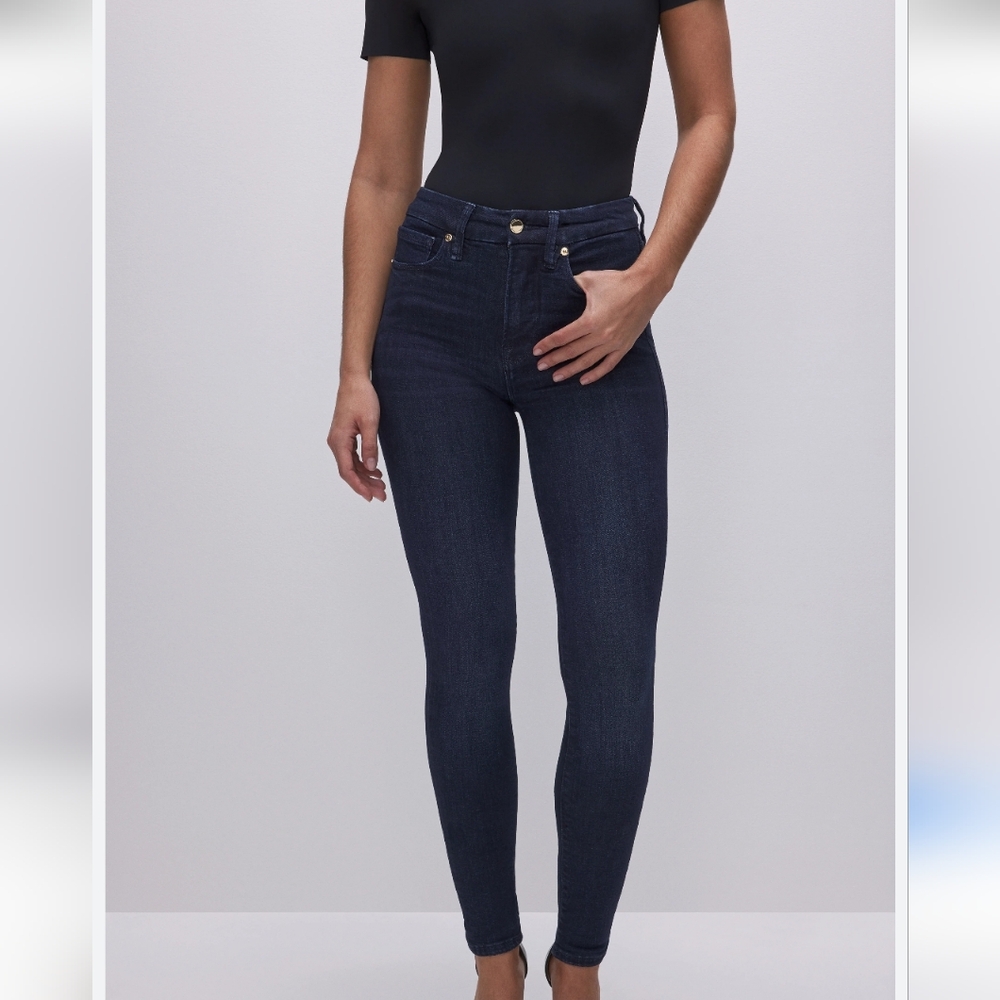 GOOD AMERICAN GOOD WAIST SKINNY CROPPED JEANS. PERFECT FIT AND VERSATILE  STYLE.
